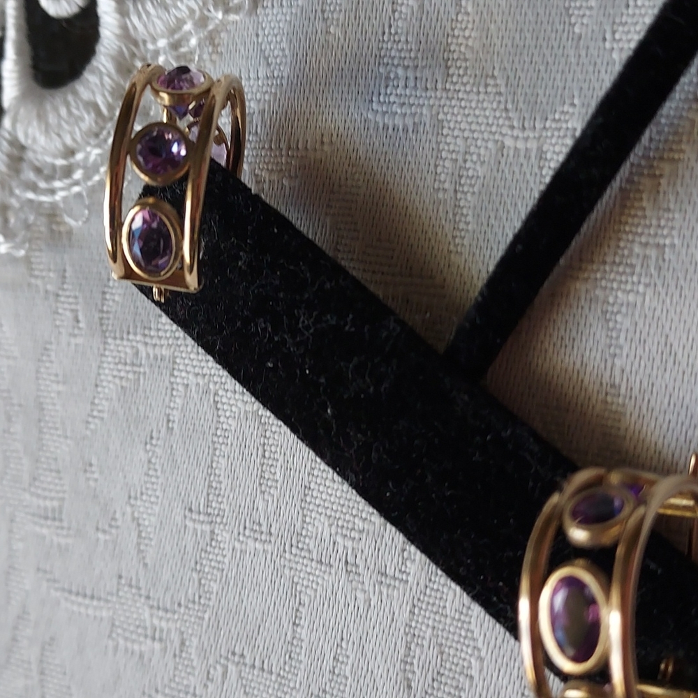 3/4 " gold hoop earrings with amethyst stones